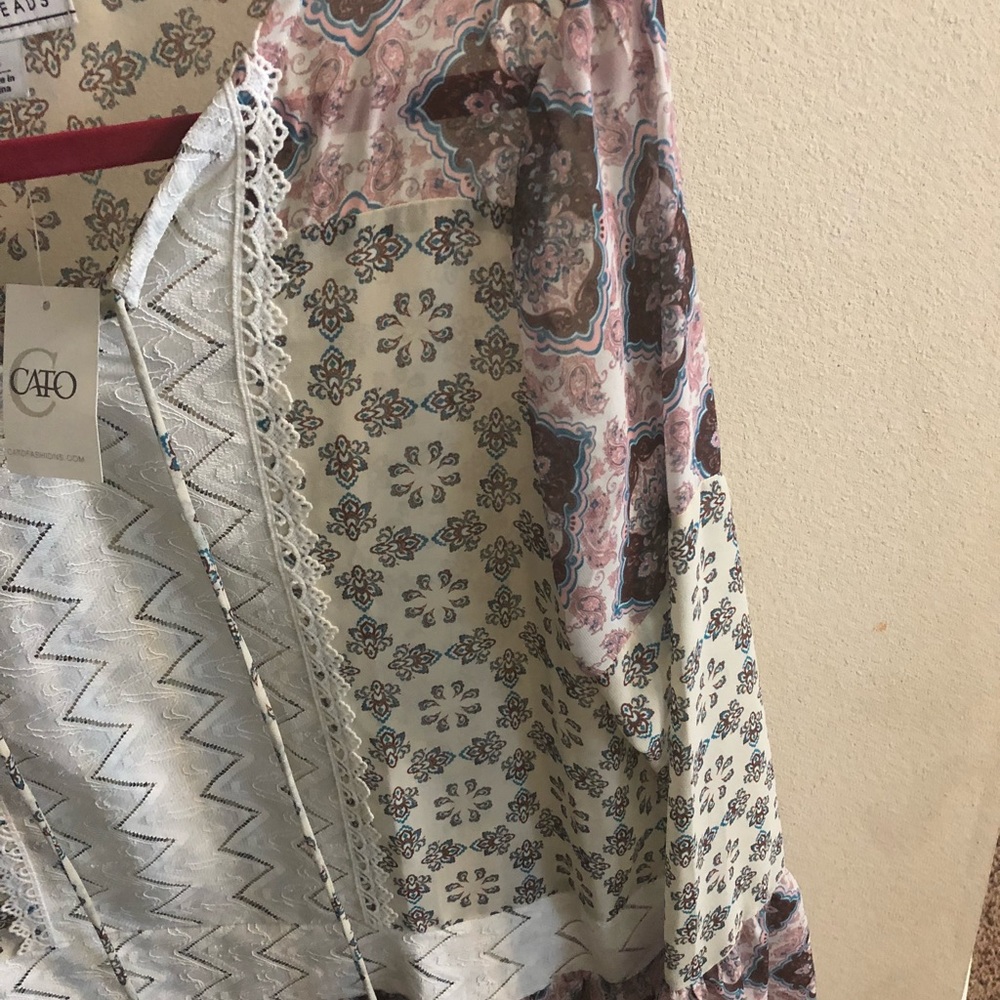 Beautiful blouse - Picture 2 of 3